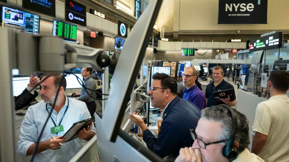 Treasury yields remain elevated despite an unusual government effort to bring down borrowing costs.