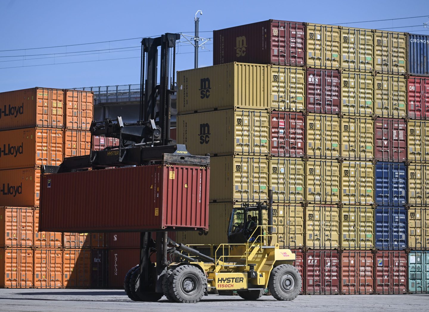 U.S. economy grows at sluggish 1.5% pace in second quarter
