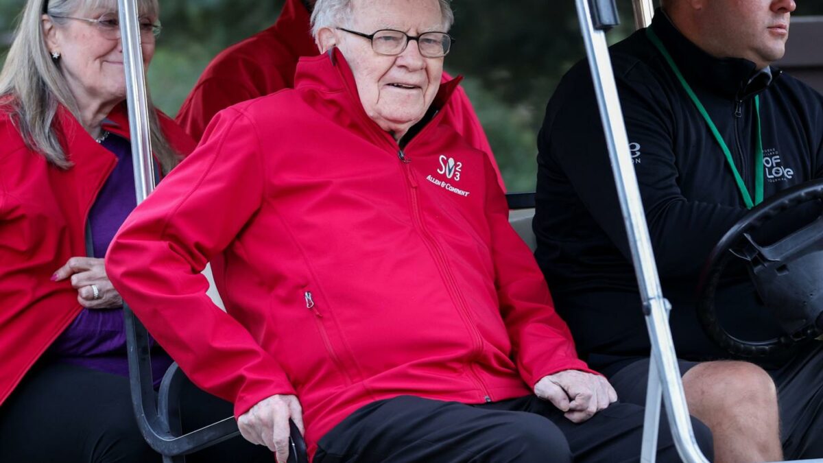 Warren Buffett rides in a golf cart