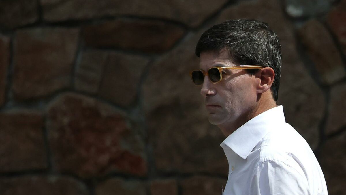 Kevin Warsh, chairman of the Federal Reserve, on a sunny day.
