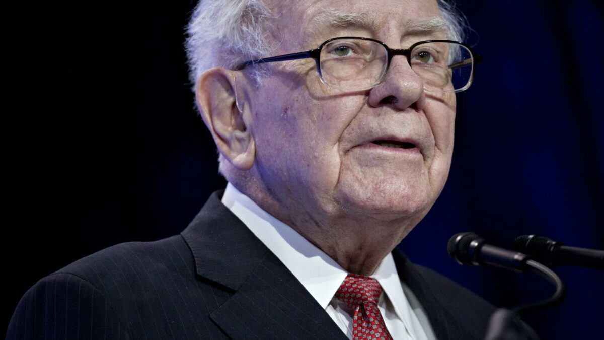 Warren Buffett, chairman and chief executive officer of Berkshire Hathaway Inc., speaks at the Goldman Sachs 10,000 Small Businesses Summit in Washington, D.C., U.S., on Tuesday, Feb. 13, 2018.