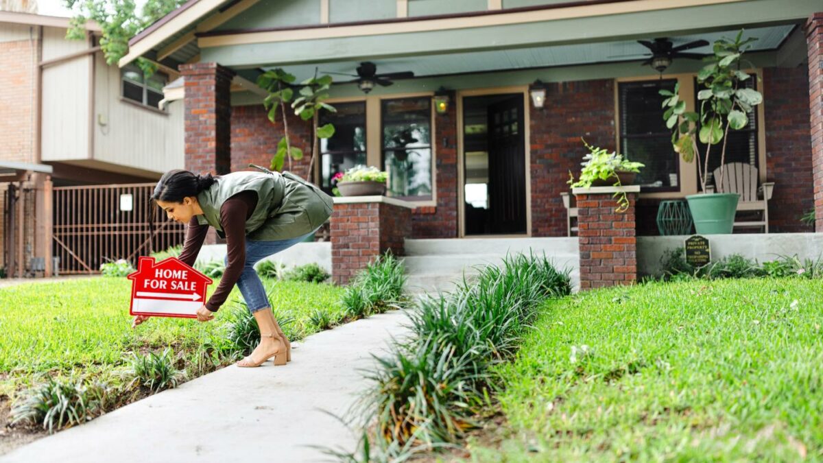 Redfin signals a shift in power to buyers as a record share of sellers cut prices for this time of year—but 7% mortgage rates are a problem