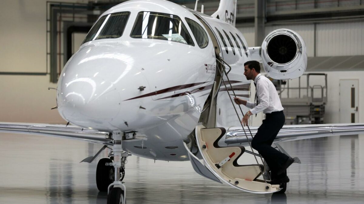‘We all chip in’: America’s $40 billion private jet boom is taking off, and taxpayers are helping billionaires foot the bill