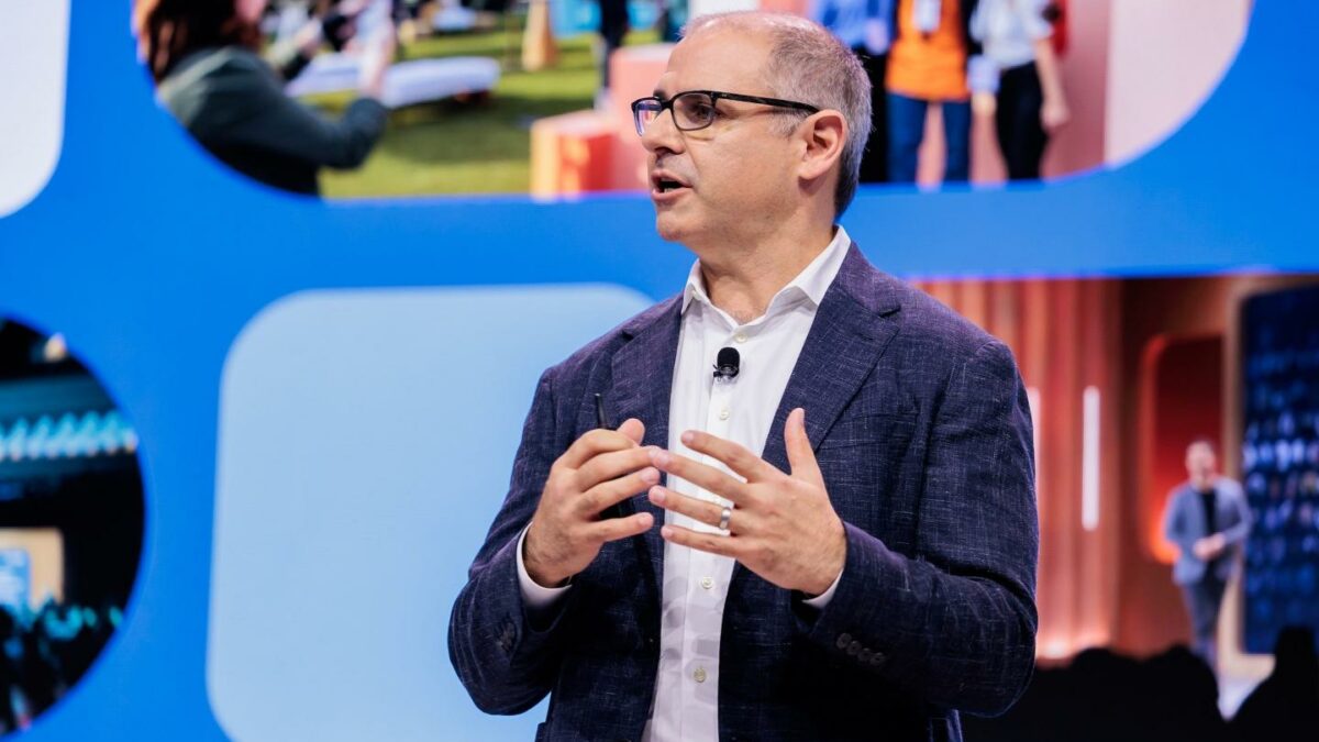 LinkedIn CEO says that job seekers are sending out 30% more applications than pre-pandemic—and it’s harder to ‘know who can actually do the job’
